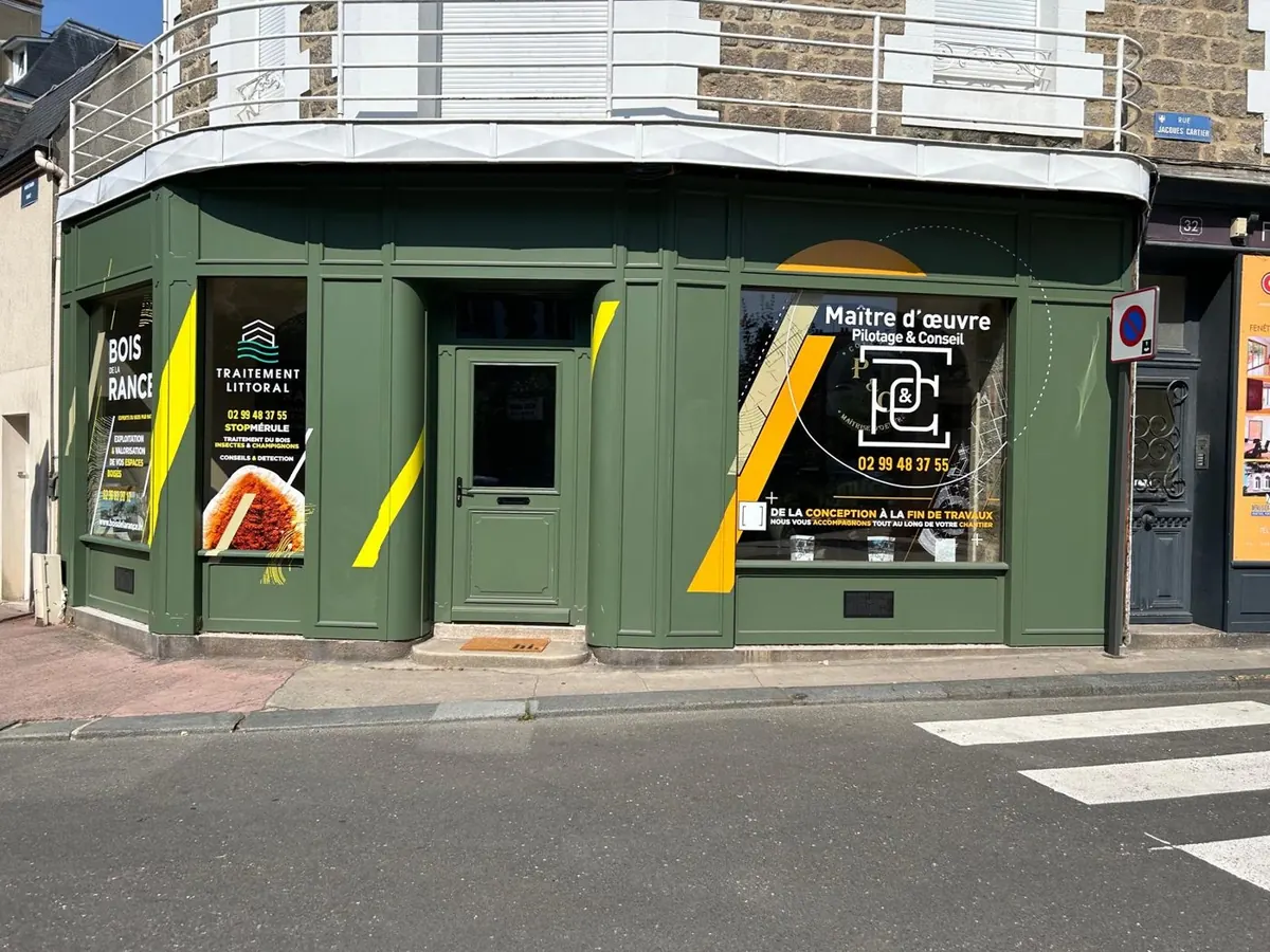 Devanture de l'agence P&C, Rue Jacques Cartier à Dinard